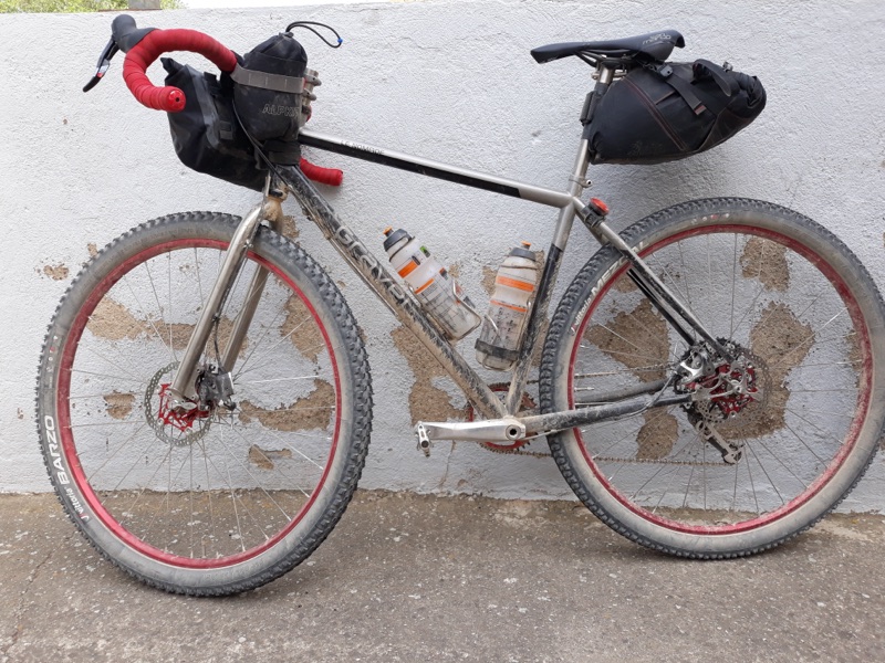 Bikepacking bicycle with compact soft luggage